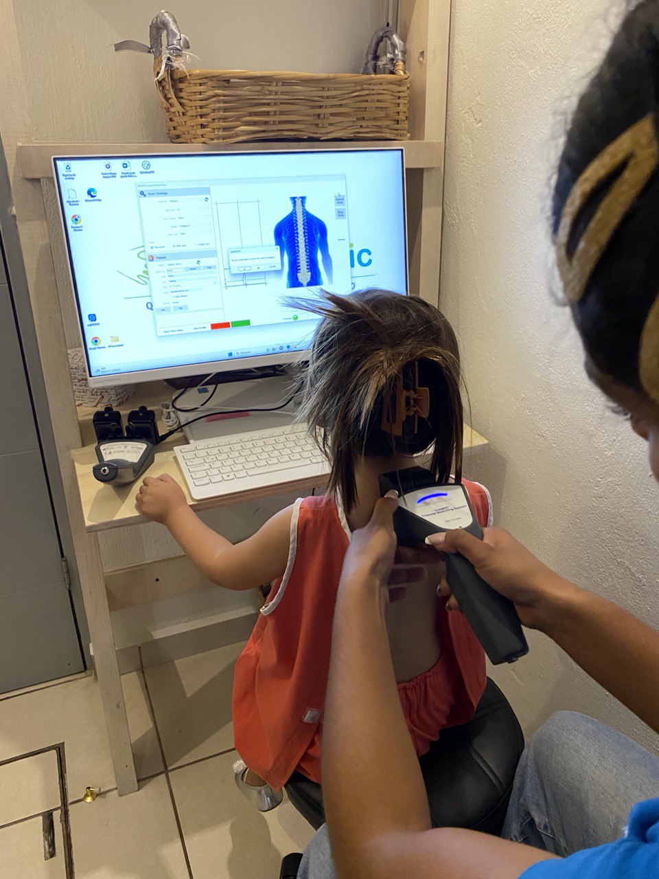 Equipo en uso durante la evaluación pediátrica